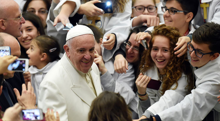 Pape et jeunes